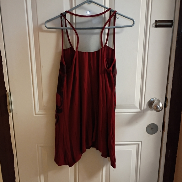 2/$10 Hot Topic Midnight Hour Red Skull Graphic Strappy Tank Medium - Picture 5 of 6